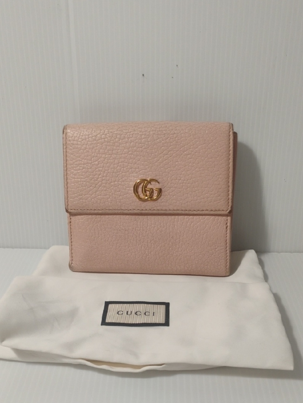 Gucci GG Marmont textured leather bifold wallet with gold-toned hardware W/Dusty
